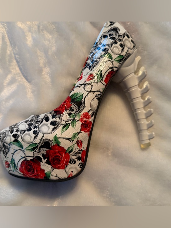 Women’s Show Story Skull & Red Rose High Heel Pump - Picture 8 of 11